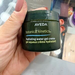 AVEDA Botanical Kinetics Hydrating Water Gel Creme - Dark Green